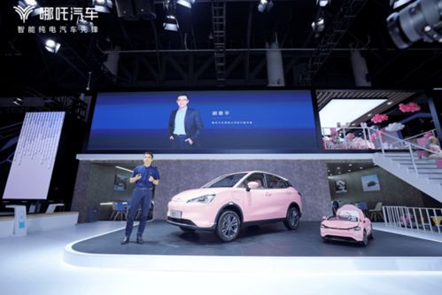 哪吒汽車攜智能機器人銷售亮相成都車展，多款精品電動車型引領科技出行新風尚